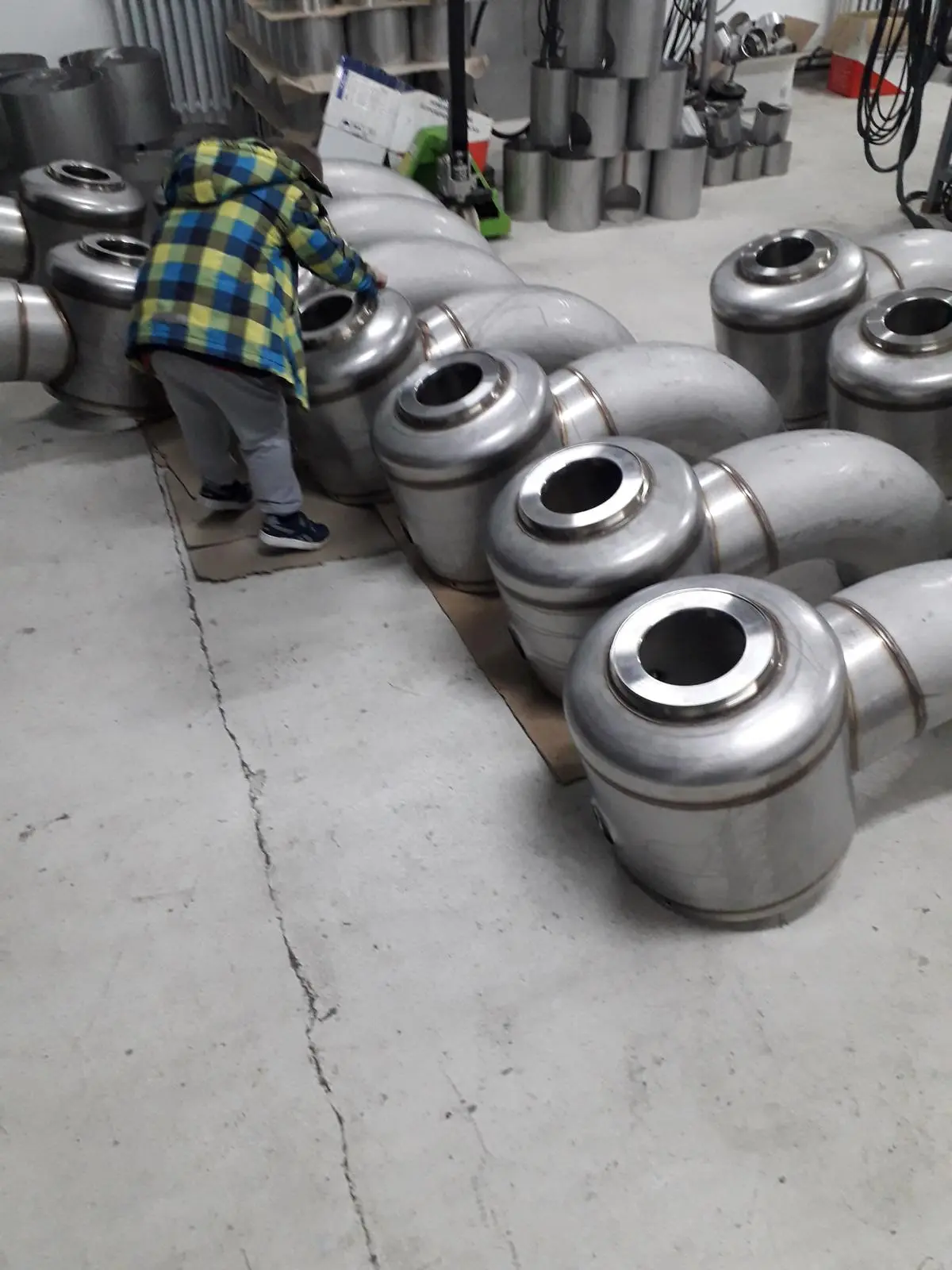 Stainless steel manifold for liquid distribution in juice production, AISI 304L