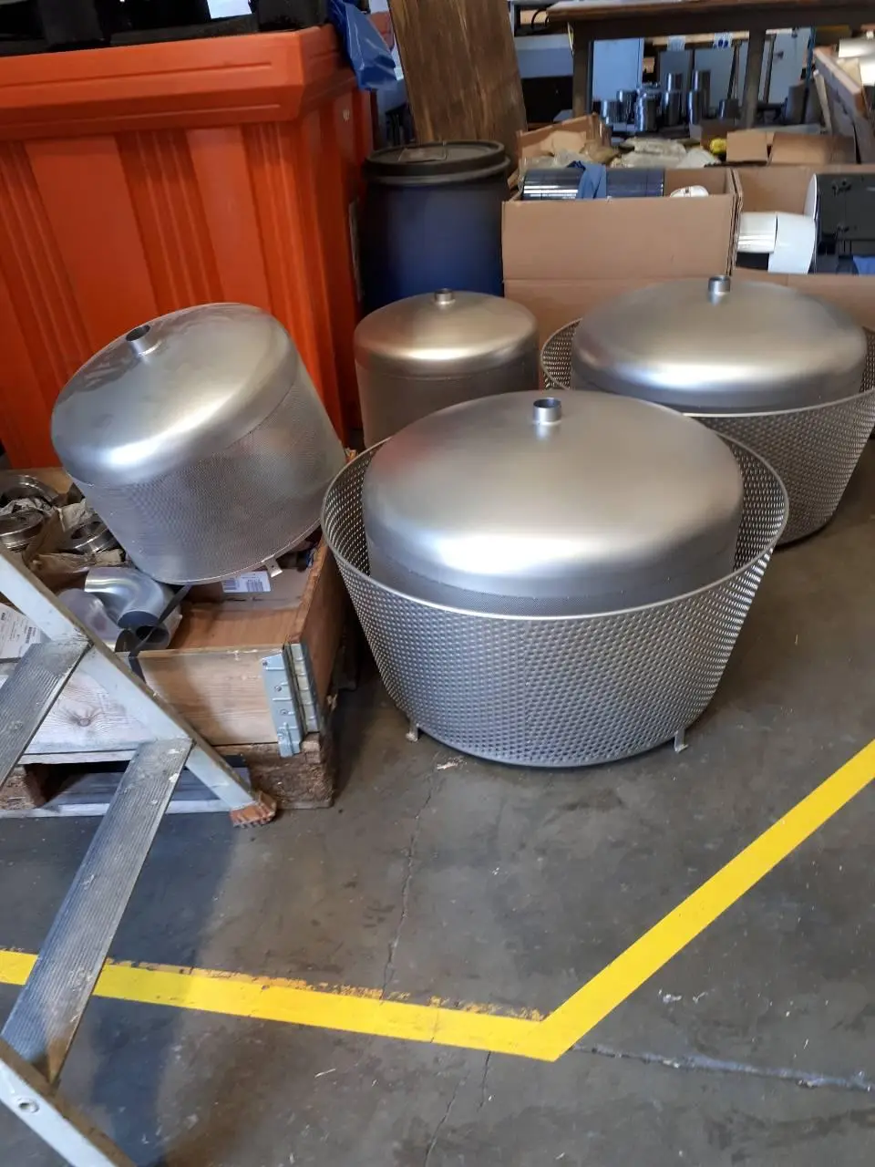 Glass beads blasted stainless steel manifold with threaded connections, HVD Inox serial production