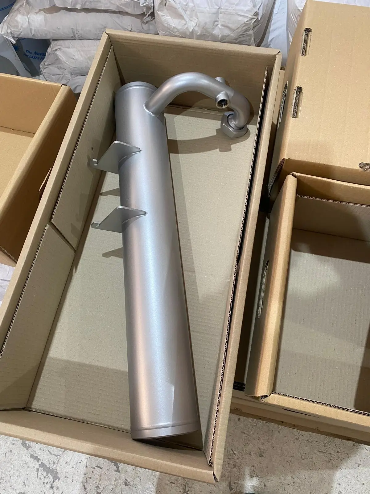 Stainless steel pressure vessel with toroidal heads and glass beads finish