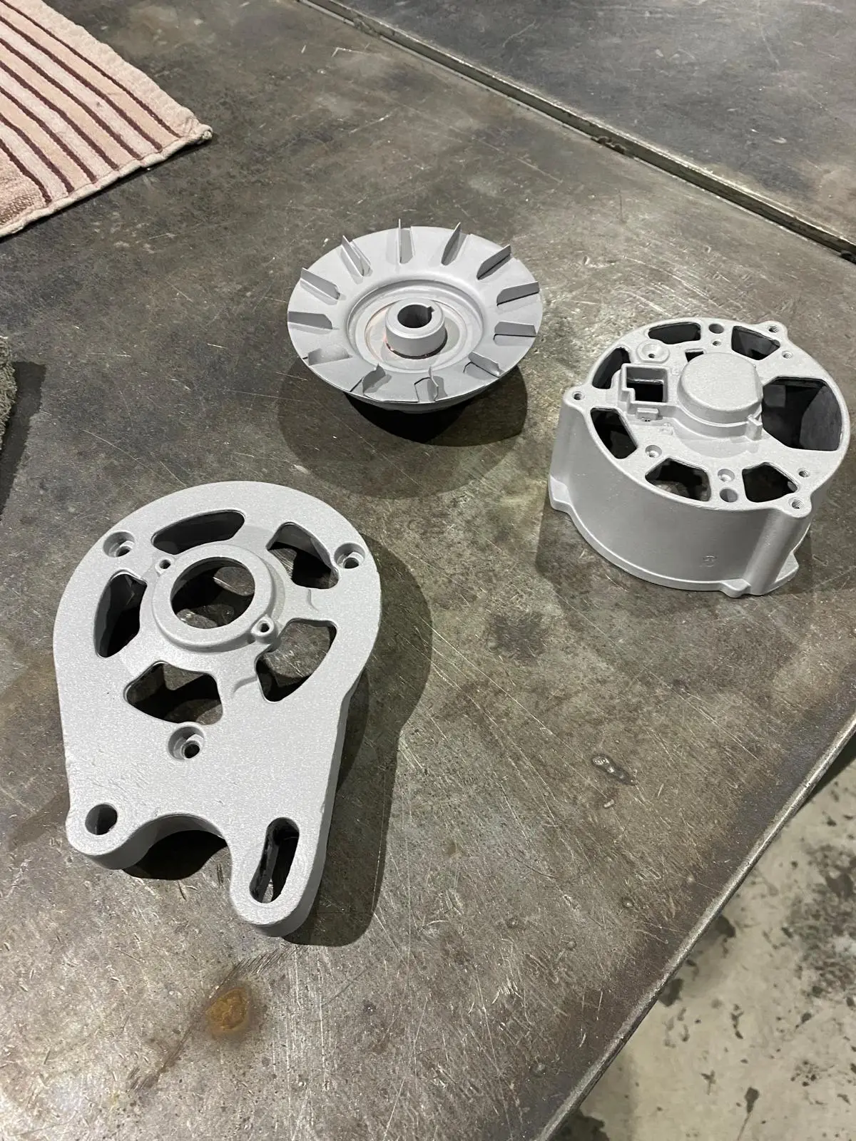 Comparison of polished and glass beads blasted finish on AISI 304 steel