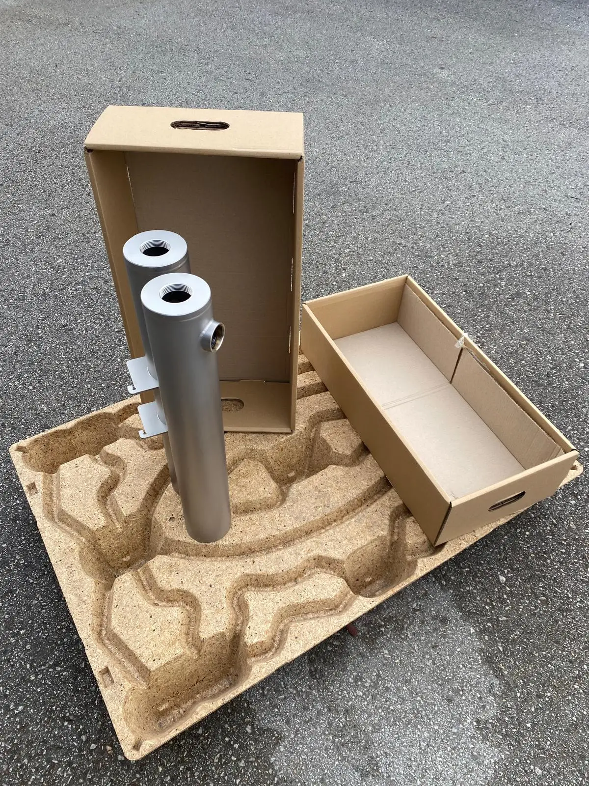 Packaged stainless steel manifolds ready for shipment, HVD Inox warehouse